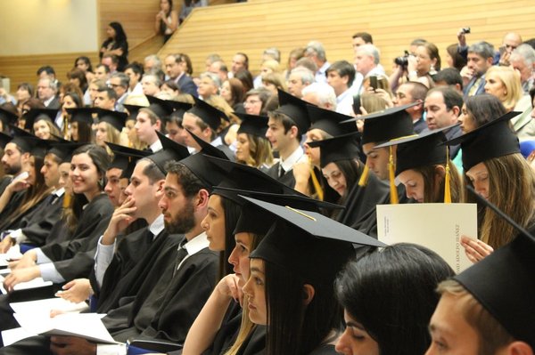 Postuler pour une école de management : les parcours disponibles et les concours d'entrée