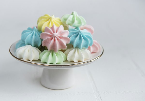 Comment réaliser des meringues françaises croquantes à l'extérieur et moelleuses à l'intérieur?